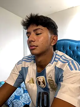 Leonarrrd 01 online show from 10.02.25