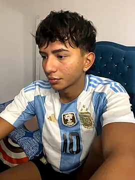 Leonarrrd 01 online show from 10.18.25