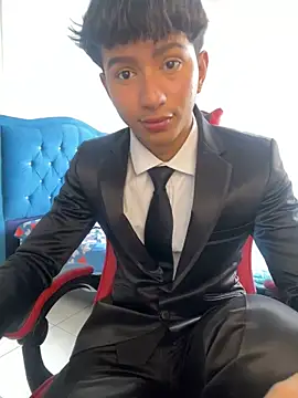 Leonarrrd 01 online show from 11.07.25