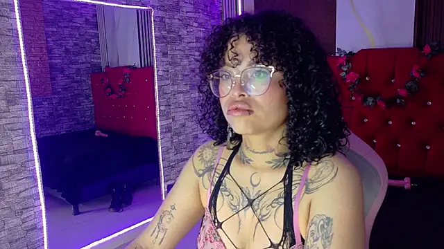 Snapshot of miahernadez303av chatting on 02.26.26 miahernadez303av online show from 02.26.26