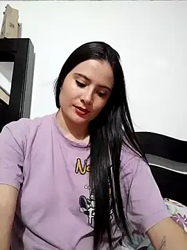 Snapshot of Zoe_Clark_ chatting on 12.19.24 Zoe Clark online show from 12.19.24