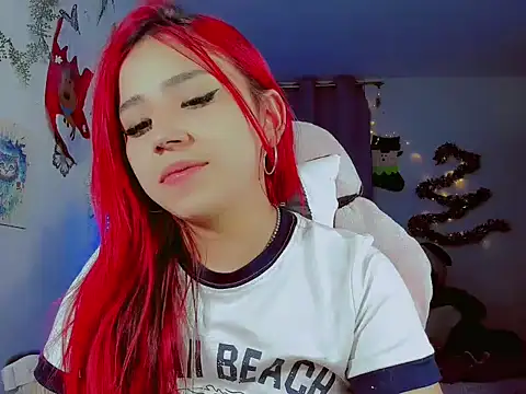 Snapshot of madisonx17 chatting on 12.14.24 madisonx17 online show from 12.14.24