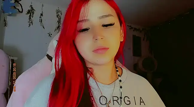 Snapshot of madisonx17 chatting on 01.18.25 madisonx17 online show from 01.18.25