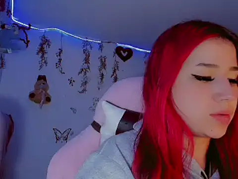 Snapshot of madisonx17 chatting on 01.25.25 madisonx17 online show from 01.25.25