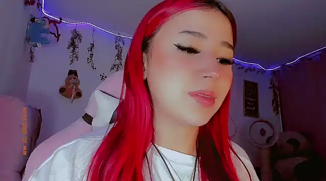 Snapshot of madisonx17 chatting on 01.26.25 madisonx17 online show from 01.26.25