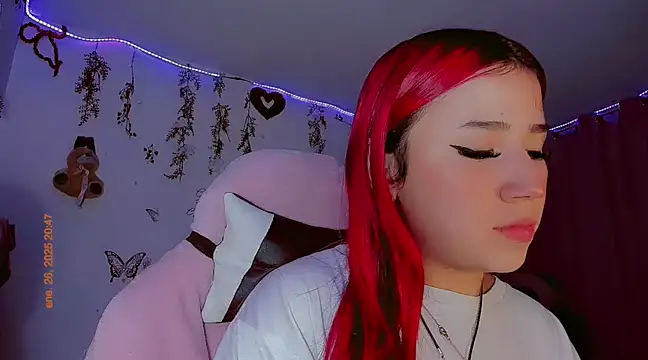 Snapshot of madisonx17 chatting on 01.27.25 madisonx17 online show from 01.27.25