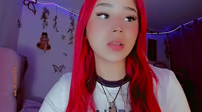 Snapshot of madisonx17 chatting on 01.28.25 madisonx17 online show from 01.28.25