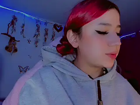 Snapshot of madisonx17 chatting on 02.07.25 madisonx17 online show from 02.07.25