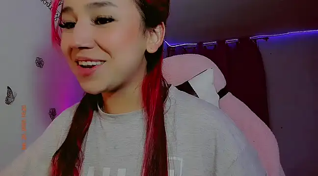 Snapshot of madisonx17 chatting on 02.26.25 madisonx17 online show from 02.26.25