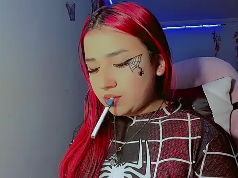 Snapshot of madisonx17 chatting on 10.28.25 madisonx17 online show from 10.28.25