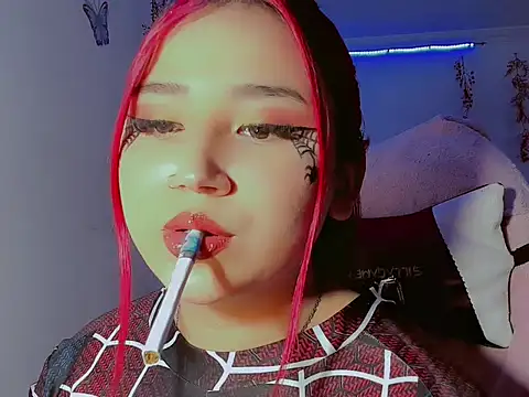 Snapshot of madisonx17 chatting on 10.31.25 madisonx17 online show from 10.31.25