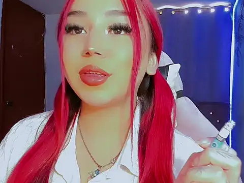 Snapshot of madisonx17 chatting on 11.19.25 madisonx17 online show from 11.19.25