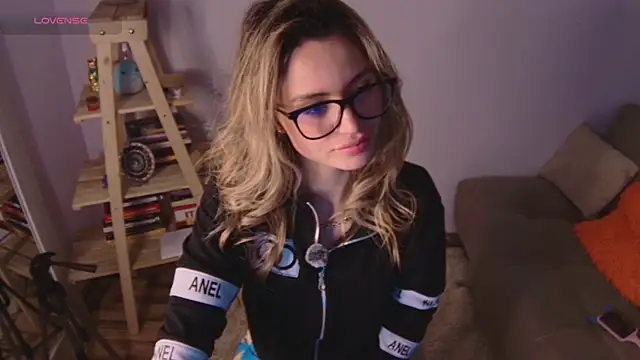 Snapshot of Lucy_Princes chatting on 02.11.25 Lucy Princes online show from 02.11.25