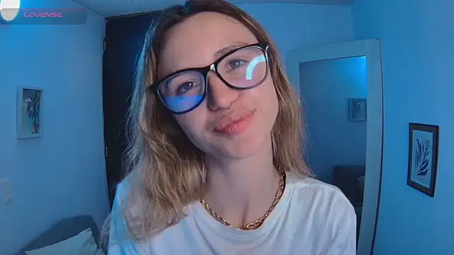 Snapshot of Lucy_Princes chatting on 03.19.25 Lucy Princes online show from 03.19.25