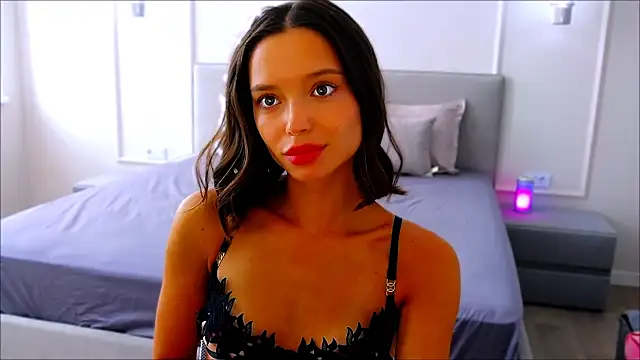 wow Mia online show from 03.22.25