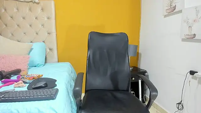 Snapshot of rousse_sexyandhot chatting on 01.09.26 rousse sexyandhot online show from 01.09.26