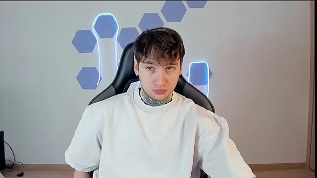 Snapshot of Chris_Tyson chatting on 12.03.24 Chris Tyson online show from 12.03.24