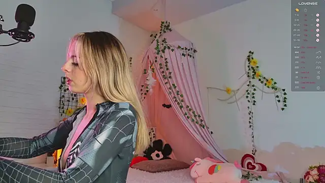 LoraaDoll online show from 01.11.25