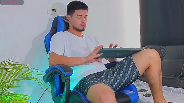 EdwardRoss  online show from 10.30.25