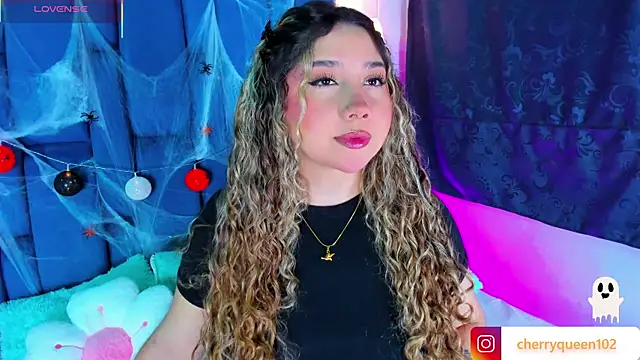 Snapshot of Cherryyquen chatting on 10.17.25 Cherryyquen online show from 10.17.25