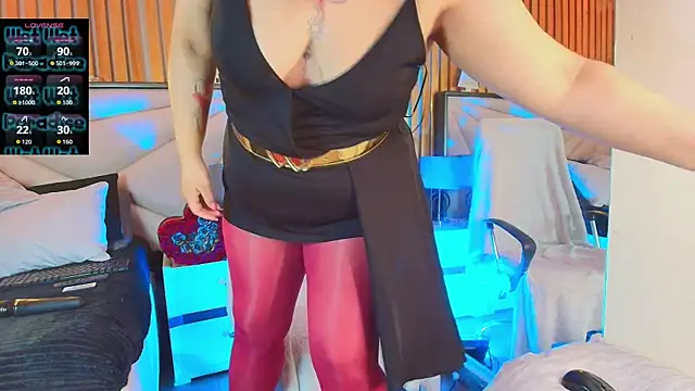 Snapshot of LilyyBigAss chatting on 11.05.25 LilyyBigAss online show from 11.05.25