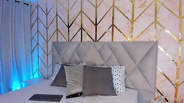 Arianabromw online show from 12.19.24