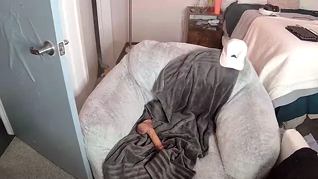 Snapshot of mistermouthy chatting on 09.16.25 mistermouthy online show from 09.16.25