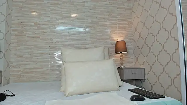 ZoeSmitth online show from 01.30.25