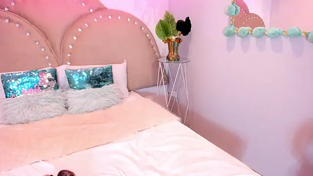 Miia Thompsonn online show from 10.01.25