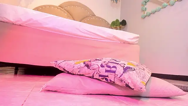 Miia Thompsonn online show from 02.24.26