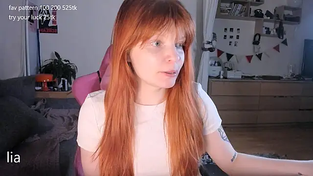 Snapshot of lil_lia chatting on 05.22.26 lil lia online show from 05.22.26