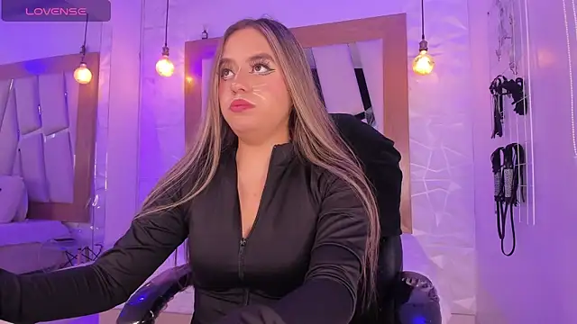 Snapshot of ary_cooper_ chatting on 03.22.25 ary cooper online show from 03.22.25