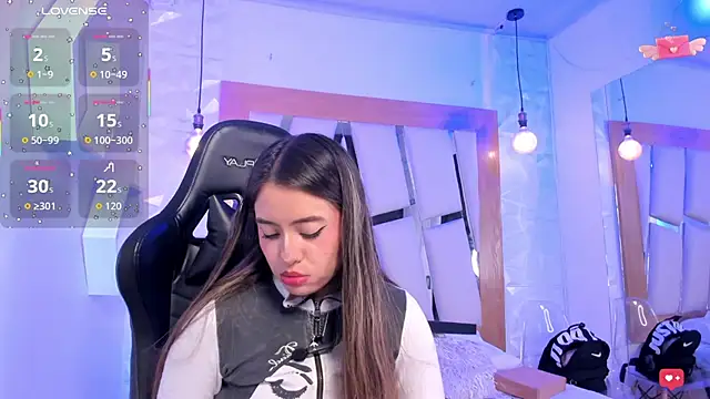 Snapshot of ary_cooper_ chatting on 10.23.25 ary cooper online show from 10.23.25