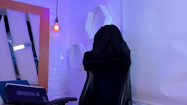 Snapshot of ary_cooper_ chatting on 11.24.25 ary cooper online show from 11.24.25