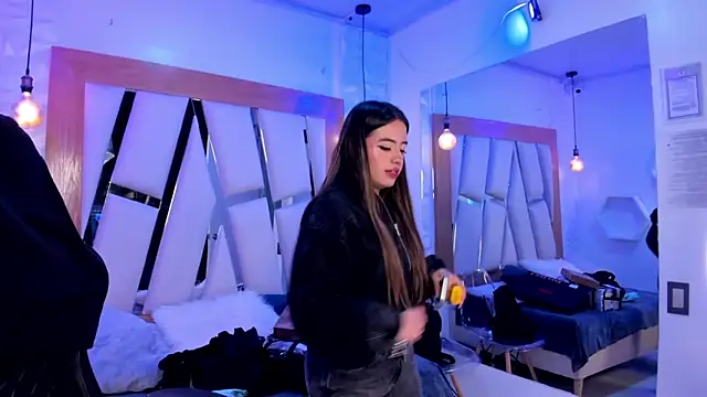 Snapshot of ary_cooper_ chatting on 11.28.25 ary cooper online show from 11.28.25