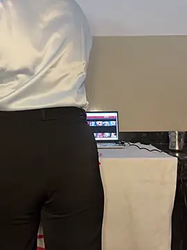 Snapshot of Miss__Malaika chatting on 12.21.24 Miss Malaika online show from 12.21.24