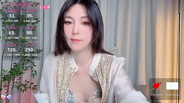 Snapshot of Ada-xixi chatting on 10.02.25 Ada-xixi online show from 10.02.25