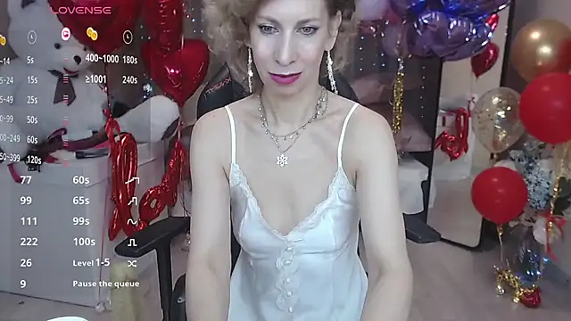 Snapshot of AdrianaSea chatting on 02.13.25 AdrianaSea online show from 02.13.25