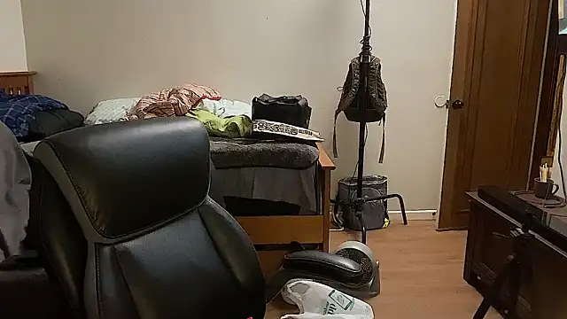 Snapshot of Seraph_De_La_Luna chatting on 12.21.24 Seraph De La Luna online show from 12.21.24