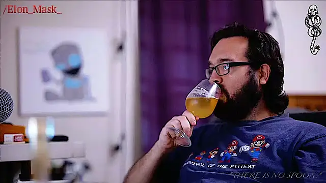 Snapshot of Seraph_De_La_Luna chatting on 01.05.25 Seraph De La Luna online show from 01.05.25