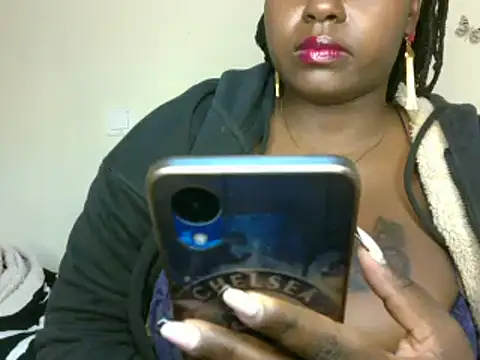 t-QueenSlyy online show from 01.31.25