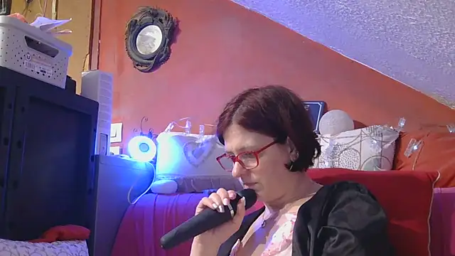 Snapshot of lanax chatting on 05.18.26 lanax online show from 05.18.26