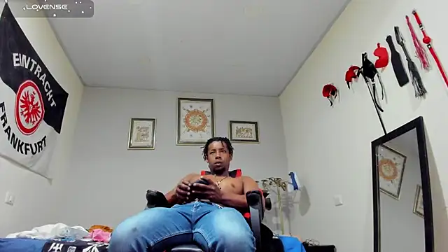 AlejoKhalifa  online show from 11.20.25