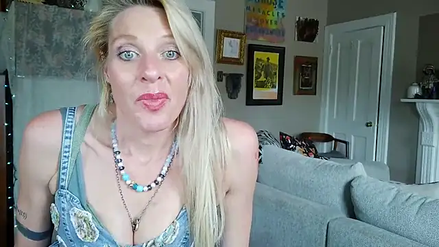 Glamazonx online show from 04.14.26