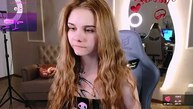 Snapshot of Britney_Lynch chatting on 02.16.25 Britney Lynch online show from 02.16.25