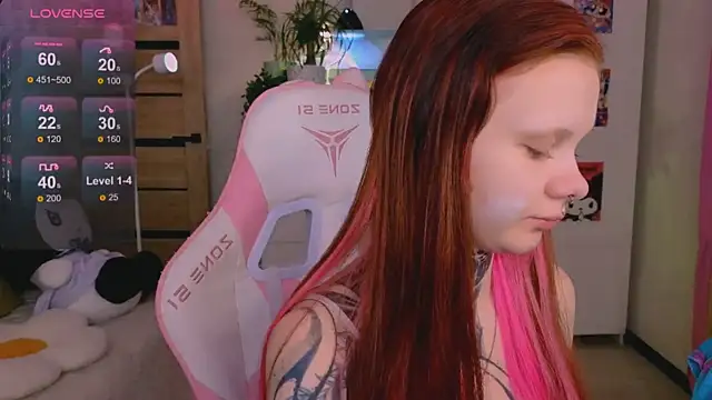 Snapshot of Britney_Lynch chatting on 11.06.25 Britney Lynch online show from 11.06.25