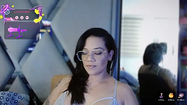 Snapshot of paula_daniela1 chatting on 10.27.25 paula daniela1 online show from 10.27.25