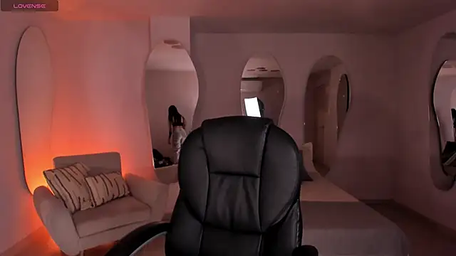 Snapshot of GigiLee_ chatting on 12.17.24 GigiLee online show from 12.17.24