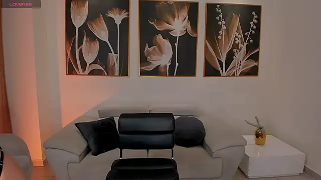 Snapshot of GigiLee_ chatting on 12.31.24 GigiLee online show from 12.31.24