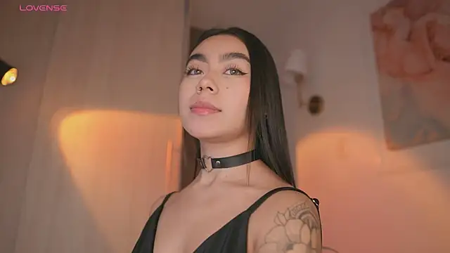 Snapshot of GigiLee_ chatting on 10.10.25 GigiLee online show from 10.10.25